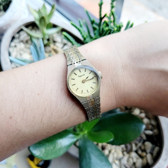 Vintage Classic Gold Ingersoll Watch - Picture 1 of 10